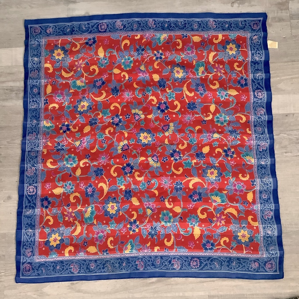 Berkshire Vintage Silken Polyster Scarf